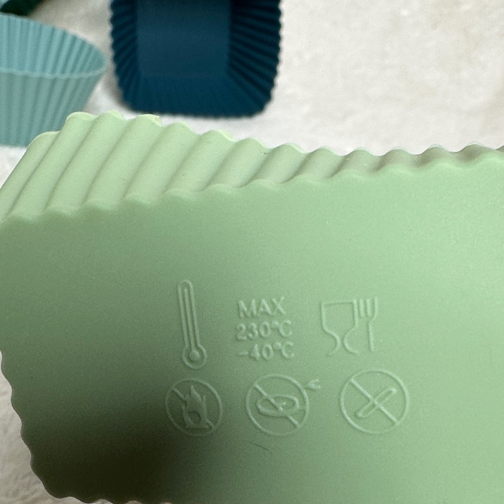 Set of 10 Silicone Bento Box or Baking Cups in Green and Blue Varied Sizes EUC - Picture 8 of 11